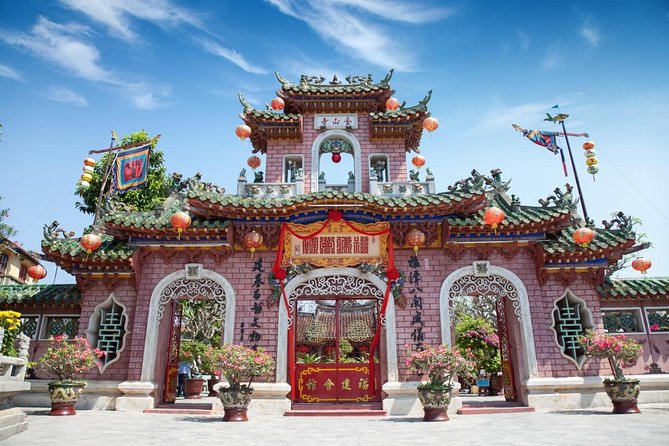 Hoi An Ancient Town Walking Tour with a Local - The Japanese Covered Bridge and its famous silhouette
