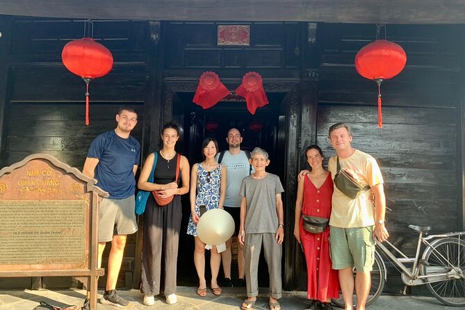 Hoi An Ancient Town Walking Tour with a Local - Ending among the stalls at Hoi An Market