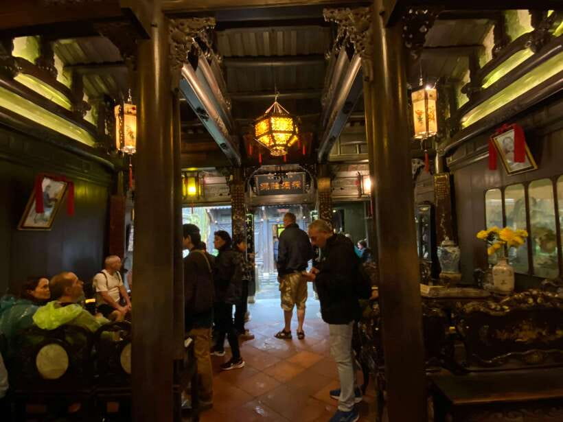 Hoi An Ancient Town - Walking Tour with Local Guide - Assembly halls and the Chinese merchant communities
