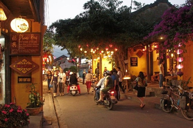 Hoi An at Sunset: Authentic Local Street Food Tour - What the guides add to the meal