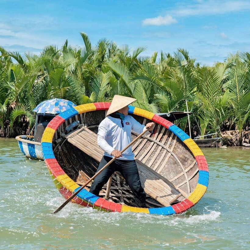 Hoi An: Coconut Basket Boat Ride by Hangcoconut - Learning to row a Vietnamese basket boat