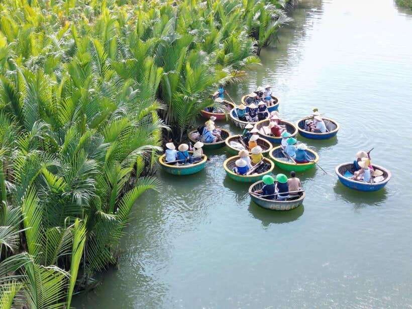 Hoi An: Cooking Class, Crab Fishing-Basket Boat, Market Tour - Shopping for lunch at a Hoi An market
