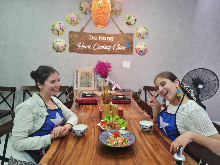 Hoi An/Da Nang: Vietnamese Cooking Class with Transportation - Guides, group size, and the feel of the class