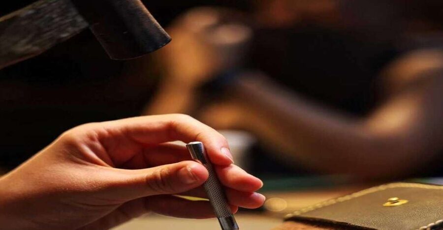 Hoi An: Handmade Leather Crafts Workshop (Starter Course) - Picking a project and leather color