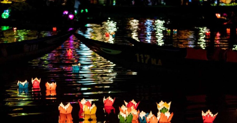 Hoi An : Hoai River Boat Trip by Night and Floating Lantern - Practical timing and photo advice