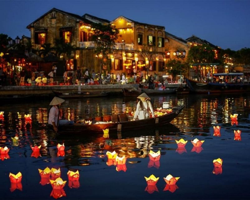 Hoi An : Hoai River Boat Trip by Night and Floating Lantern - How crowded is the river?