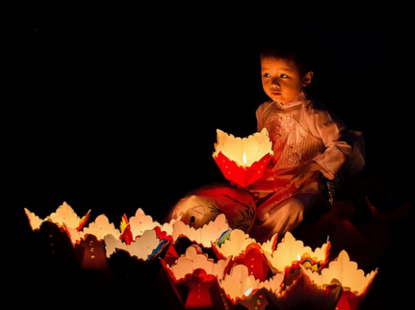 Hoi An: Hoai River Night Boat Trip and Floating Lantern - Who will enjoy this most?