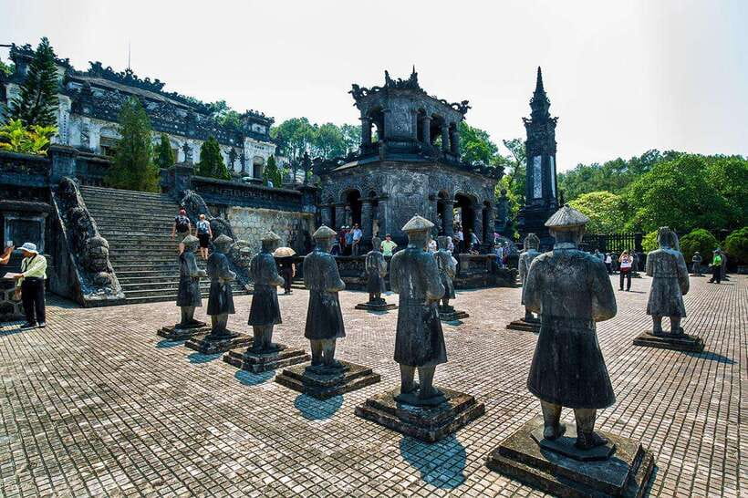 Hoi An: Imperial Hue And Scenic Hai Van Pass Discovery Tour - Lunch at Y Thao Garden