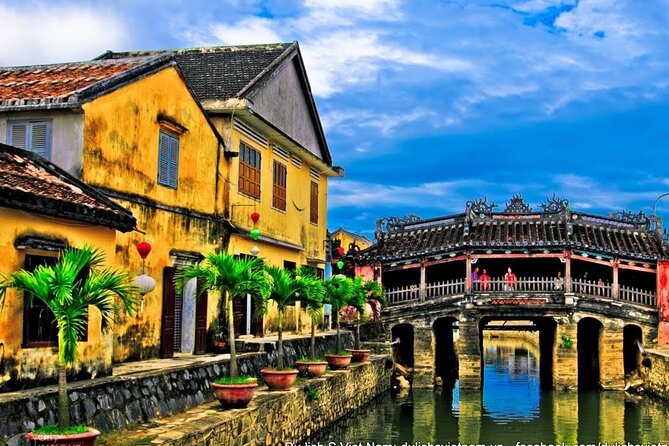 Hoi An Night Market - Ancient Town street food tours by Night - White rose dumplings and other Hoi An specialties