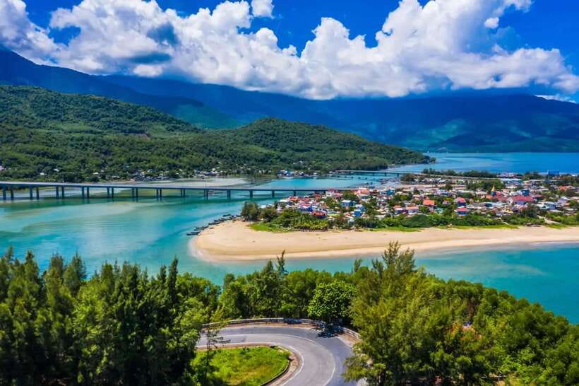 Hoi An: Private Car To/From Hue via Multi Attraction( 1-Way) - Monkey Mountain, Nhi Ho Waterfall, and the City of Ghosts