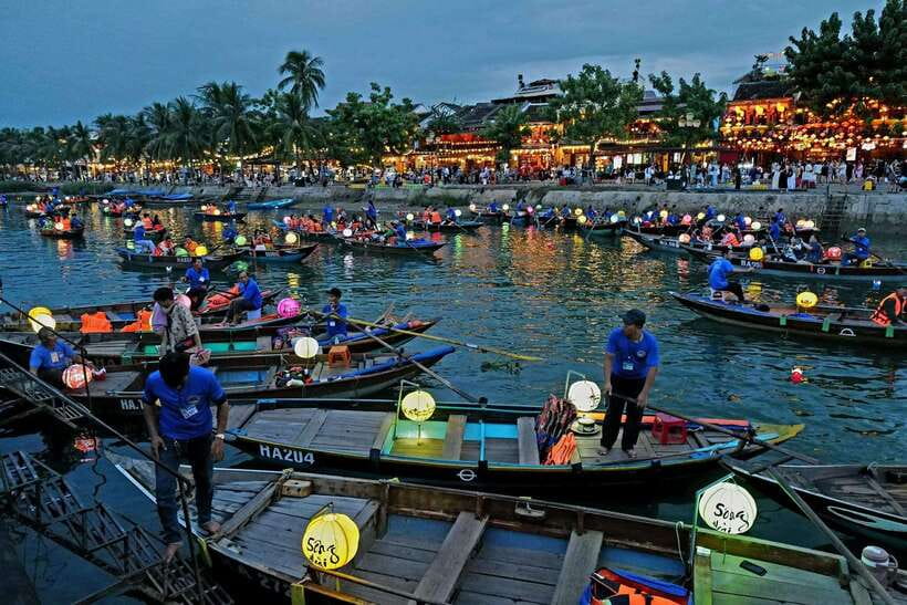 Hoi An: River Lantern Boat Experience with Free 5G eSIM - Meeting near the Japanese Bridge at 153 Tran Phu Street