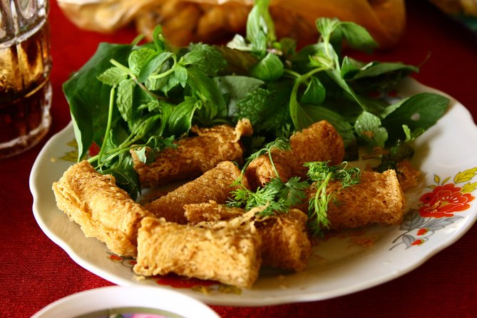 Hoi An Street Food Walking Tour with Tastings - Family kitchens make the afternoon personal
