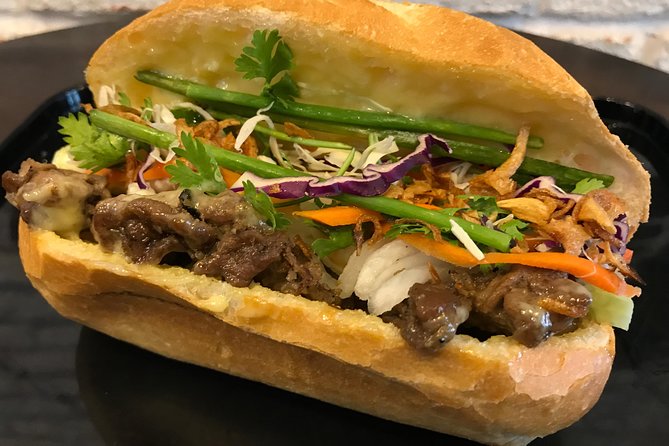 Hoi An Street Food Walking Tour with Tastings - Guides shape the experience