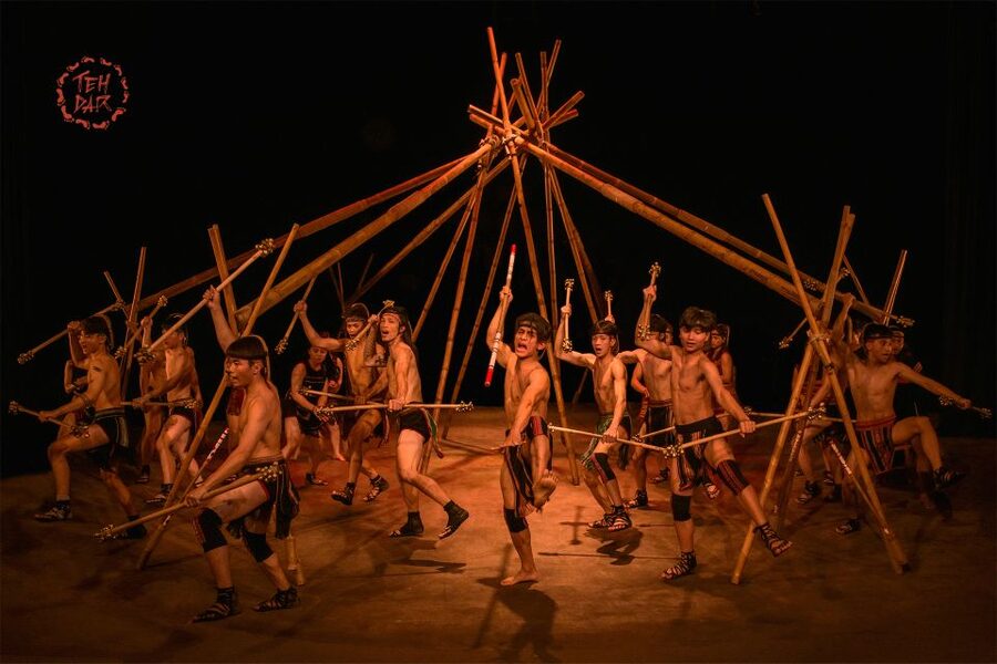 Hoi An: Teh Dar Vietnamese Bamboo Circus at Lune Center - Inside Hoi An Lune Center