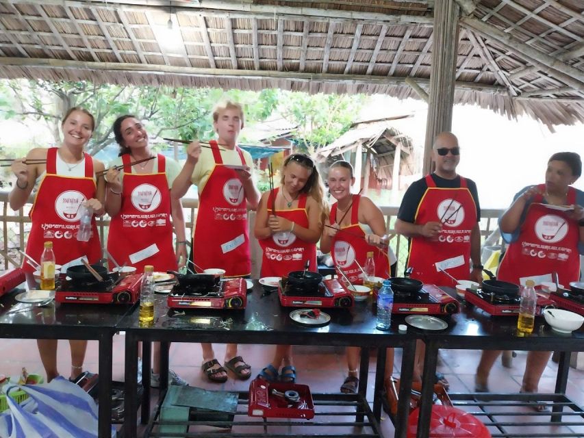 Hoi An: Traditional Cooking Class & meal with Local Family - Daytime lake setting or evening herbs garden?
