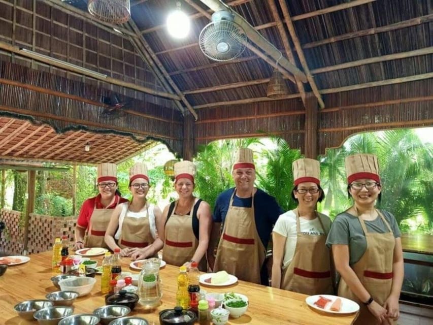 Hoi An: Vegetarian Cooking Class w Local Family and transfer - Vegetarian food in a mixed group