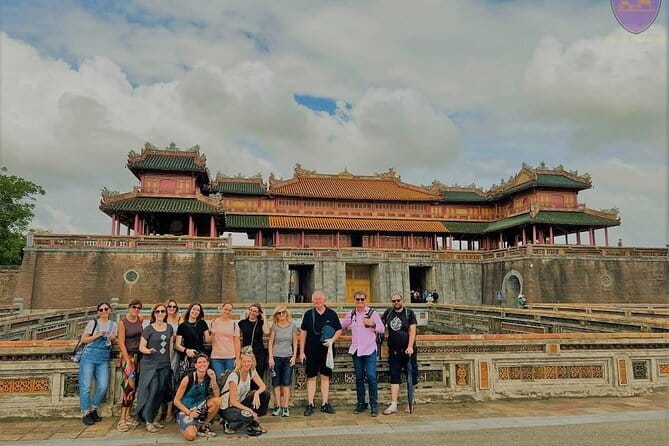 Hoi An Walking Tour, Sampan Boat Trip , Foodie Tour by Night - Traditional music from local performers