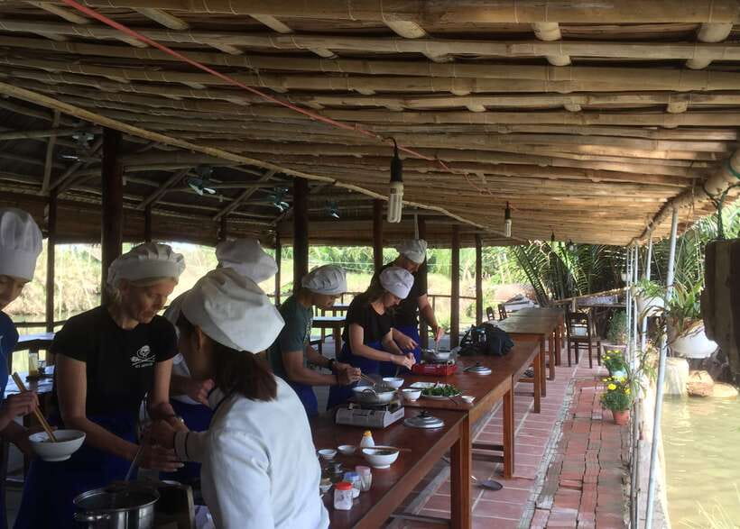 Hoian/Danang: Eco Cooking Class, Cruise Trip, Basket Boat - Starting at the market with a chef