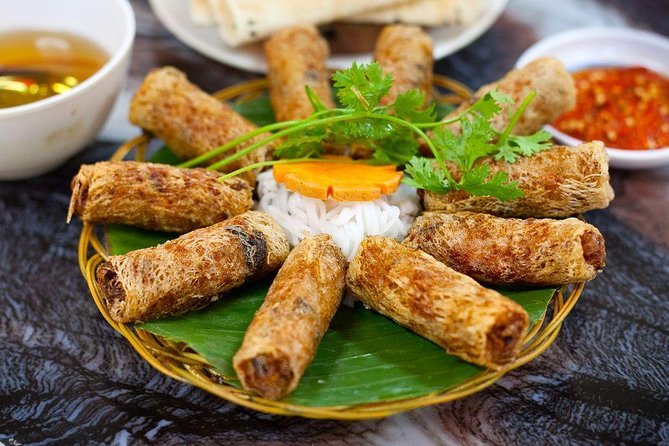 Home Cooking Class: Market, Garden and cooking 4 dishes - Learning in a local home with an English-speaking guide