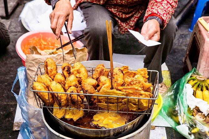 (HOT) Hanoi Guided Street Food and Train Street Tour with Local - Train Street, where the railway cuts through daily life