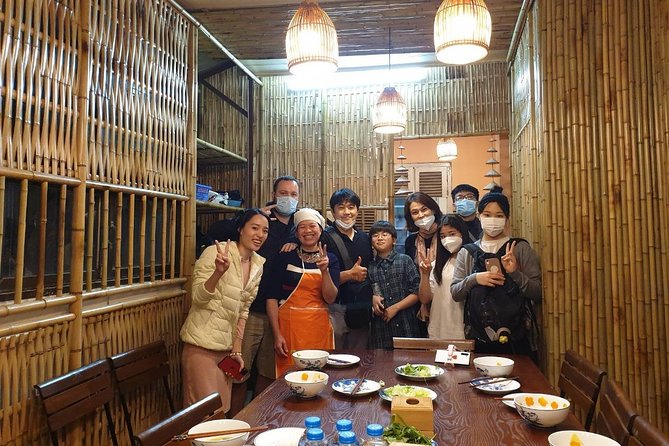 [HOT] Hanoi Old Quarter Walking Street Food - Small Group Tour - Group size, walking, and comfort