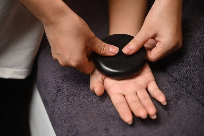 Hot Stone Massage For Full Body Blood Circulation At Da Nang - A private room and a quick preference check