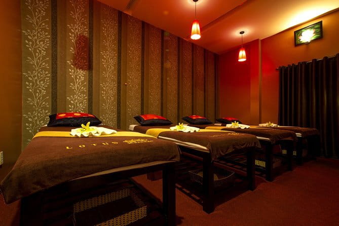 Hot Stone Massage For Full Body Blood Circulation At Da Nang - The small extras that improve the visit