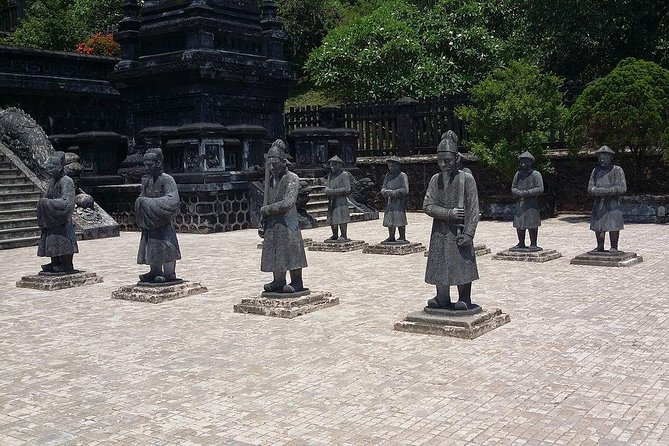 Hue: 3 Tombs + Pagoda with Knowledgeable ES Driver - What your driver actually does