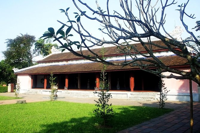 Hue City and The Citadel via Hai Van Pass Daily Small Group Tour - Lunch with local Vietnamese food