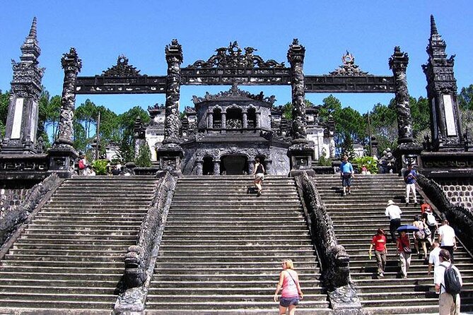 Hue City Day Tour with Dragon Boat from Hue or Danang, Hoi An - A short dragon-boat cruise on the Perfume River