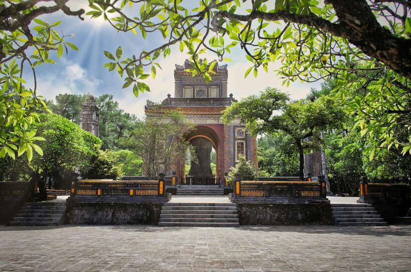 Hue :Exploring Royal City with Multi Options and Dragon Boat - A flexible way to see Hue’s far-flung sights