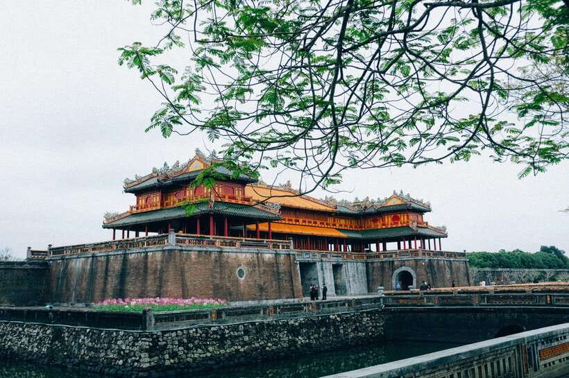 Hue :Exploring Royal City with Multi Options and Dragon Boat - An Dinh Palace and the final Nguyen years