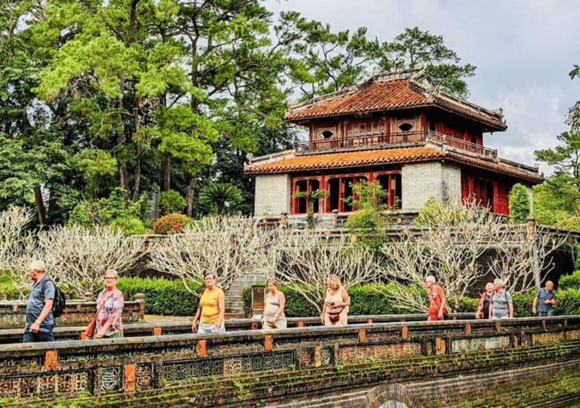 Hue Imperial Citadel, Tombs, Perfume River Boat Tour & Van - Dong Ba Market: useful context, limited time