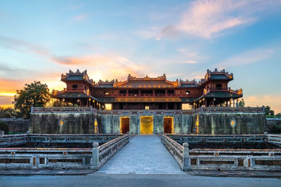 Hue Imperial City and Forbidden City Walking Private Tour - Entering the Forbidden Purple City