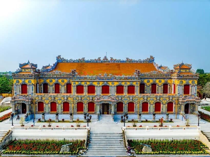 Hue Imperial City and Forbidden City Walking Private Tour - Meeting the guide by the bronze cannons