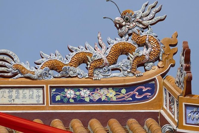 Hue Imperial City Daily Ingroup Tour via Hai Van Pass - Entering the Hue Citadel Through the Noon Gate