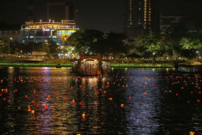 Hue: Perfume River Dinner Cruise with Traditional Show - Timing and practical preparation