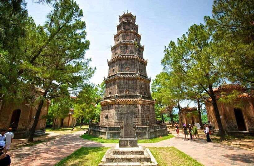 Hue: Private Dragon Boat, Pagoda, and Royal Tomb Tour - Thien Mu Pagoda and the importance of Buddhism