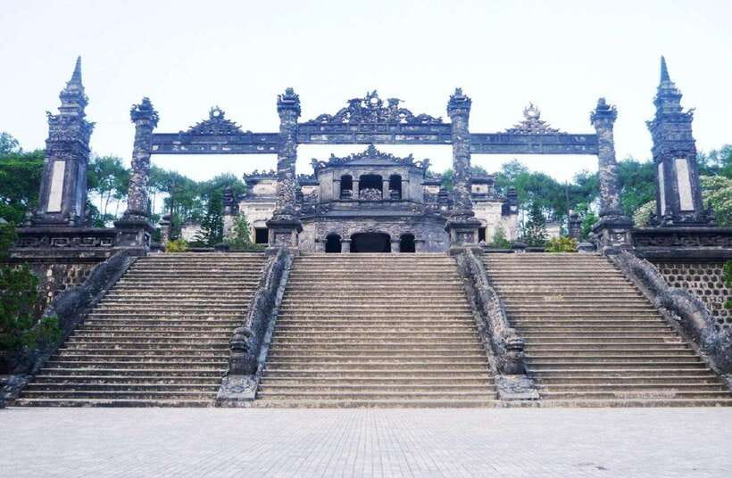 Hue: Private Dragon Boat, Pagoda, and Royal Tomb Tour - Minh Mang Tomb, order and calm outside the city