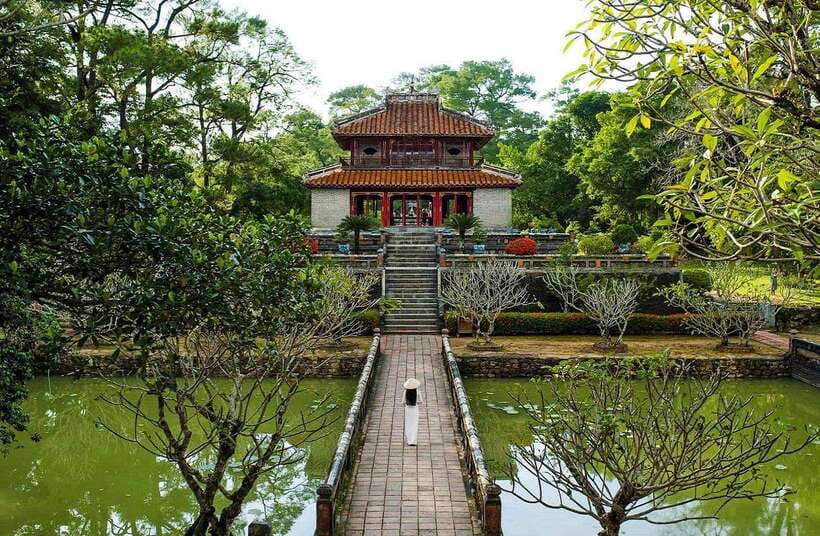Hue: Private Dragon Boat, Pagoda, and Royal Tomb Tour - Tu Duc Tomb, an emperor’s retreat and workplace