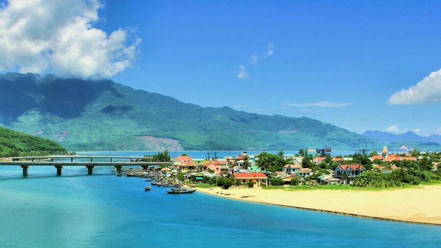 Hue to Hoi An by bus: Hai Van Pass, Lang Co, Marble mountain - 8:00 a.m. pickup in central Hue