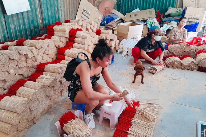 Incense Village, Hat & Lacquer Artisanal Tour Options From Hanoi - What the guides add to the experience
