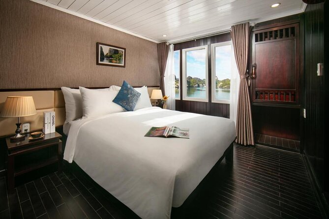 La Regina 2 days tour in Halong Bay & Bai Tu Long Bay - 4 star - Day one: Halong Bay and the first views