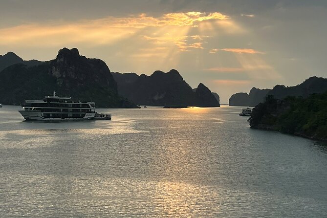 Lan Ha - Ha Long Bay 5Star cruise-Private balcony cabin 2day trip - Lunch on the slow return to port