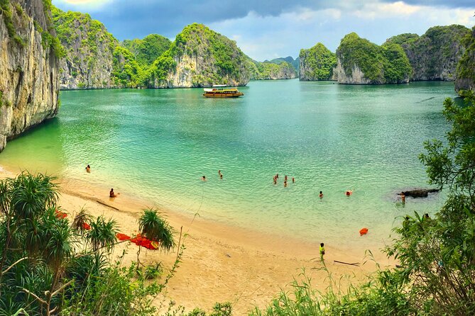 Lan Ha - Ha Long bay with local experts (small group guaranteed) - Ba Trai Dao Beach and the second paddle