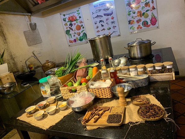 Local Market Tour and Private Cooking Class - Choosing a Three-Course Vietnamese Menu