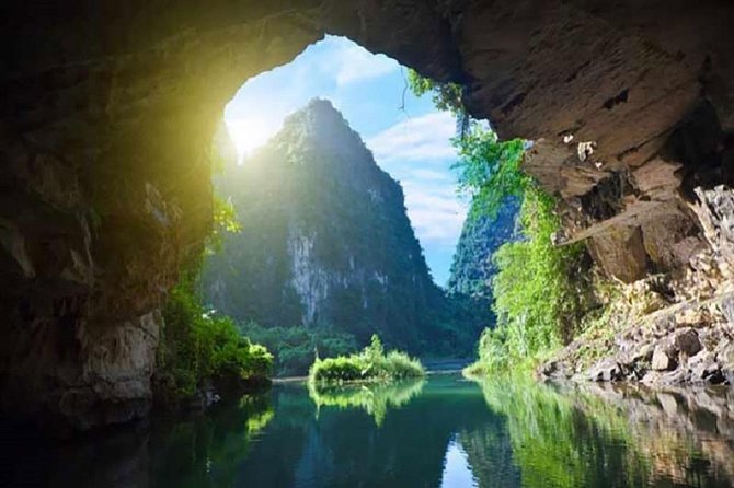 Luxury Hoa Lu - Tam Coc - Mua Cave 1 Day Tour - By Limousine & Small Group - Mua Cave and the climb to Lying Dragon Mountain