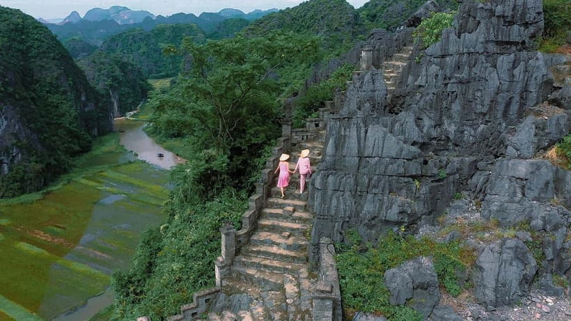 Luxury Limousine Tour: Hoa Lu, Trang An/Tam Coc & Mua Cave - Trang An by boat