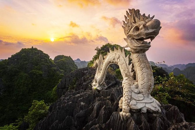Luxury Ninh Binh: Hoa Lu - Mua Cave - Tam Coc Day Tour from Hanoi - Mua Cave and the climb to Ngoa Long Mountain