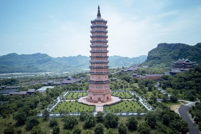 Luxury Ninh Binh Tour to Tam Coc, Mua Cave, Bich Dong Pagoda - Lunch with local Vietnamese dishes